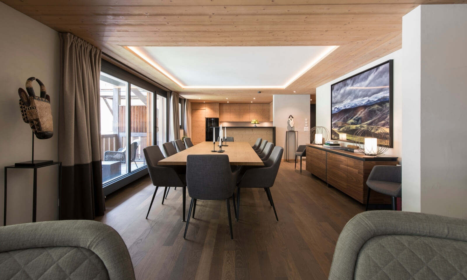 Elegant dining table with mountain artwork in Mount Whitney Apartment Zermatt