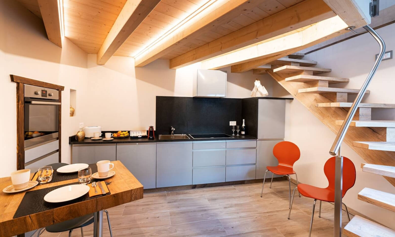 Modern Loft Zermatt kitchen with dining table, sleek design, and cozy Alpine atmosphere