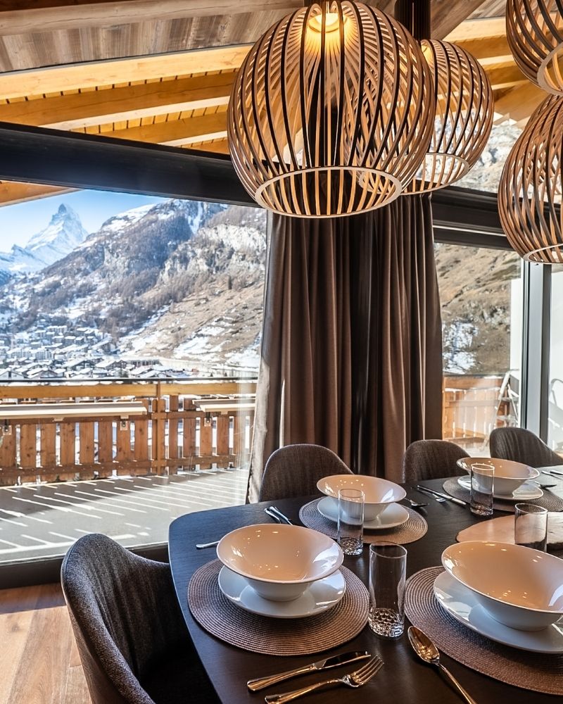 Viscaria Penthouse in Zermatt with dining area and direct Matterhorn view