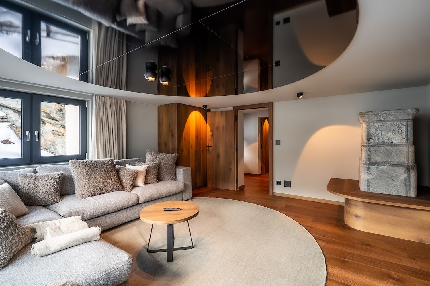 Cozy living room with fireplace, soft seating and alpine views at the "Zermatt Stays" retreat